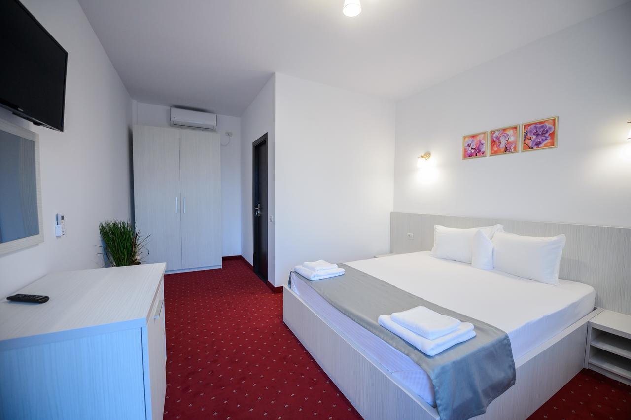 Hotel Casa On à Năvodari Extérieur photo