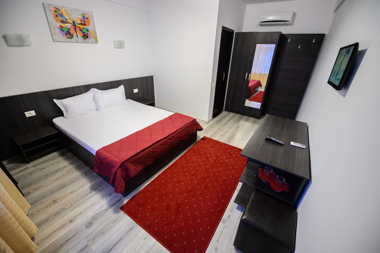 Hotel Casa On à Năvodari Extérieur photo