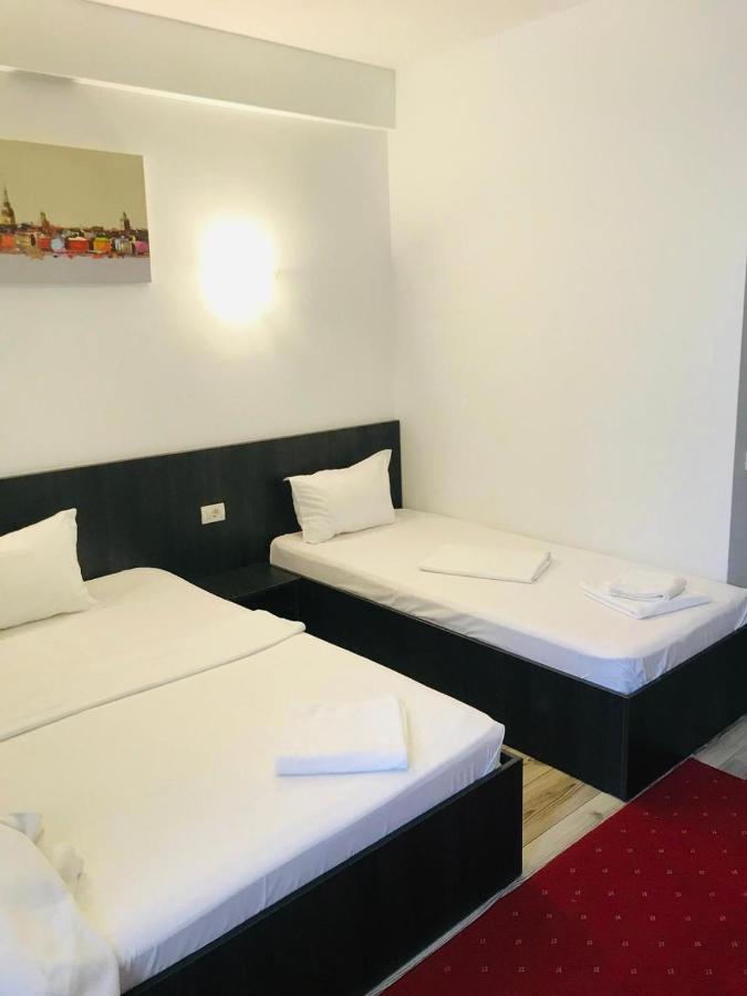 Hotel Casa On à Năvodari Extérieur photo